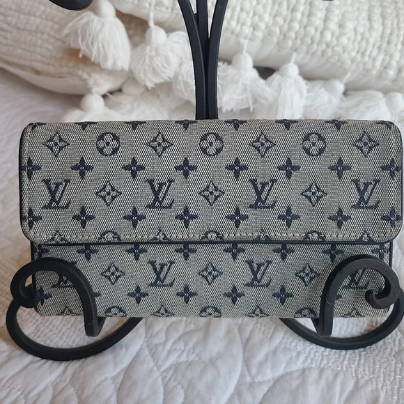 Authentic Louis Vuitton Lin wallet - Picture 1 of 9